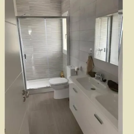 Di Lusso Con Piscina E Piccola *