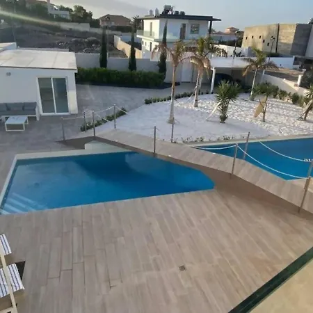 Di Lusso Con Piscina E Piccola Callao Salvaje