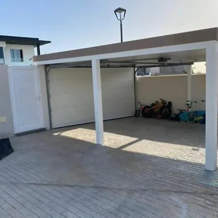 Di Lusso Con Piscina E Piccola Villa Callao Salvaje